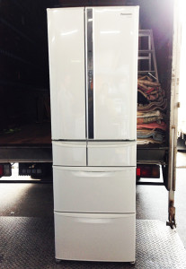 冷蔵庫（パナソニックNR-FTF424-H）を回収