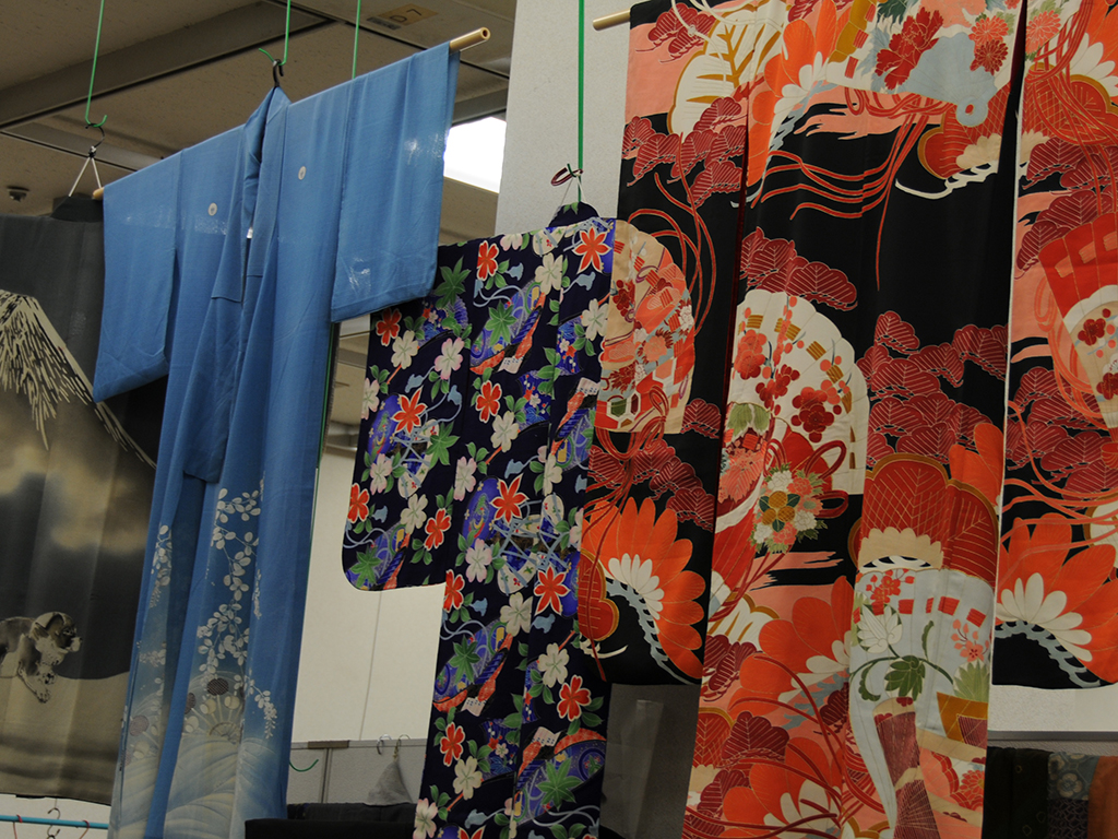振袖・訪問着など着物をまとめて買取