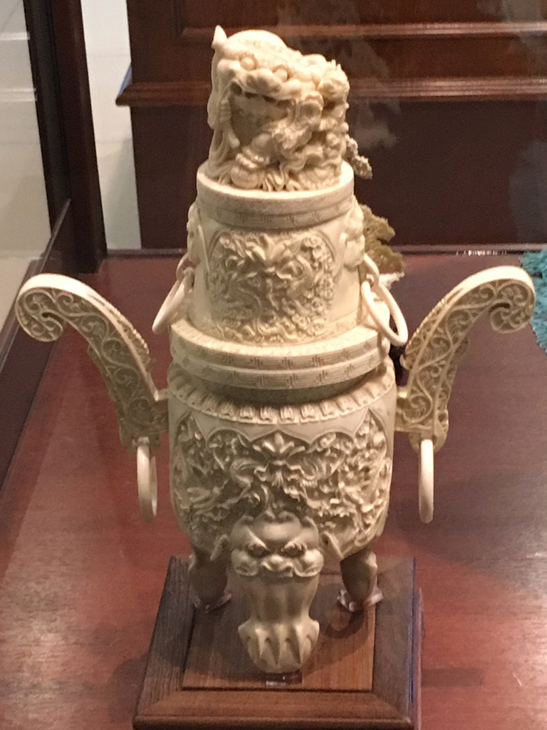 象牙の彫刻置物を買取