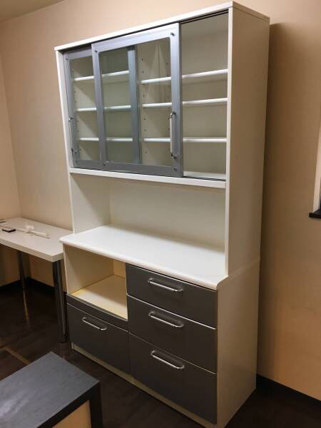 キッチンボードや洋服タンスなど家具をまとめて買取