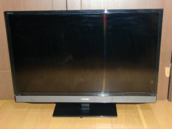 東芝製の液晶テレビ（レグザ 32S5）