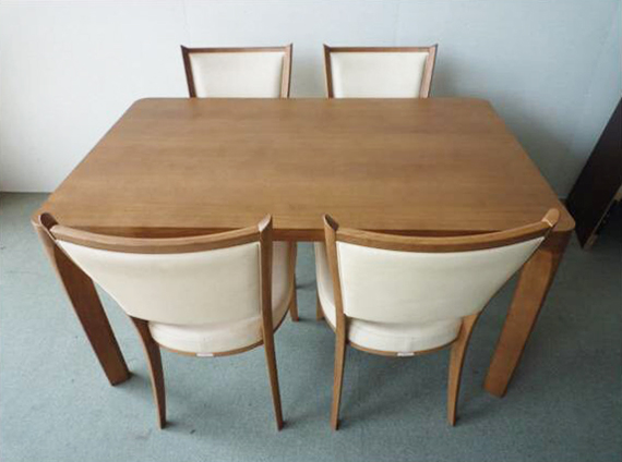 カリモクのダイニングテーブルなど不用品をまとめて回収