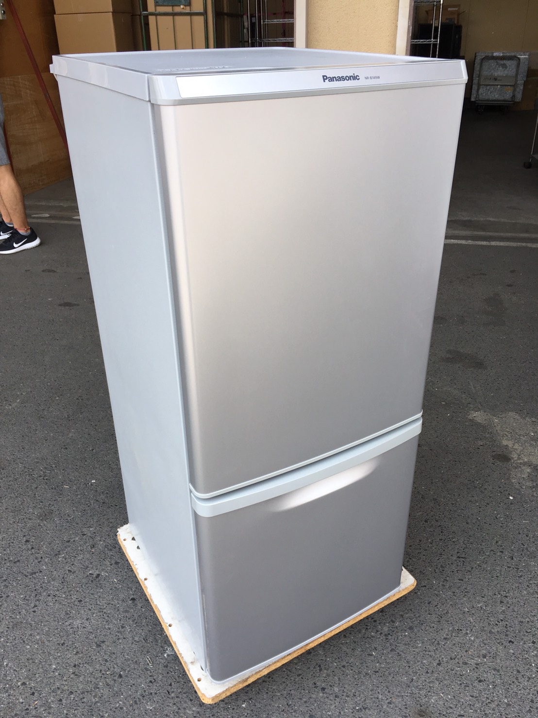 冷蔵庫（パナソニック製：NR-B149W-S）
