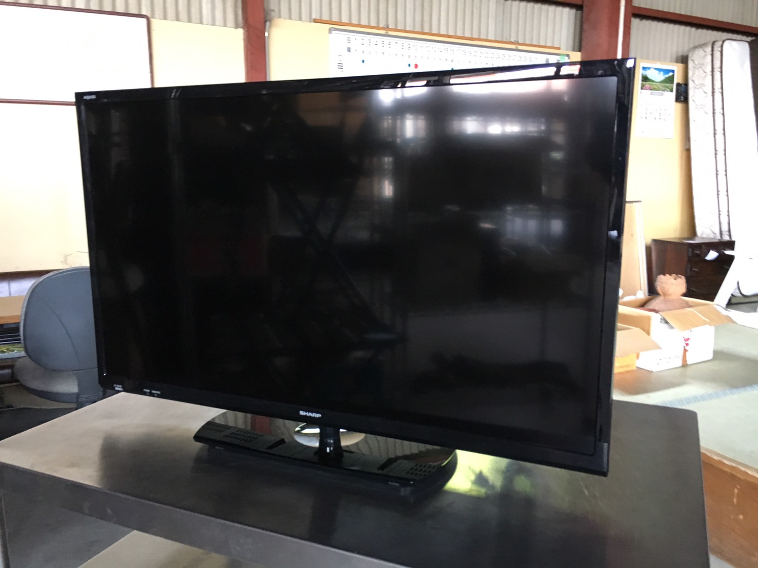 シャープ製の液晶テレビ（LC-32H40）