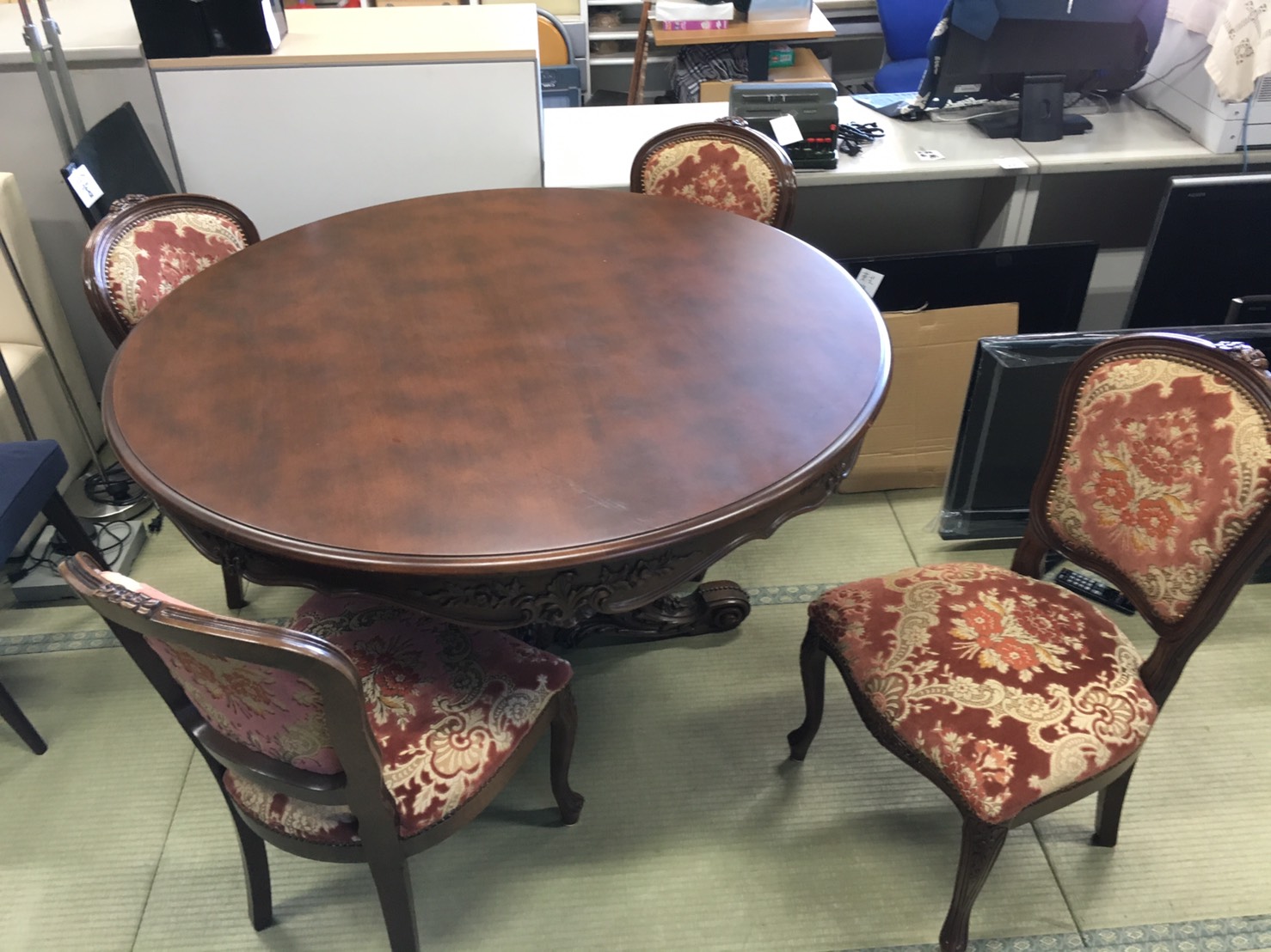 不要になった木製テーブル・椅子