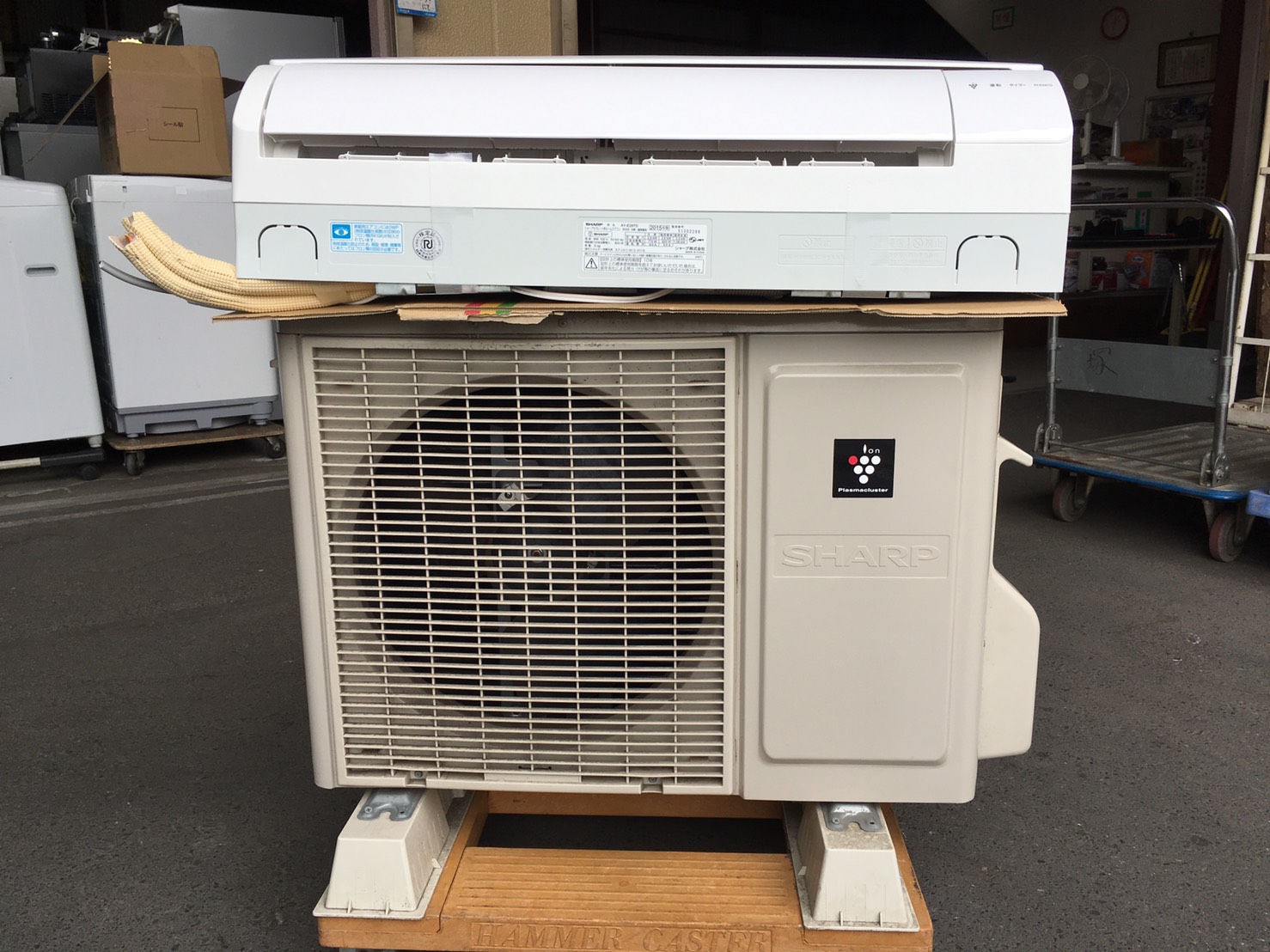 シャープ製のエアコン（AY-E28TD）