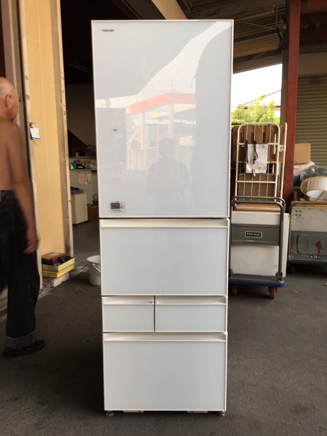 東芝製の冷蔵庫（GR-J43GXV-ZW）