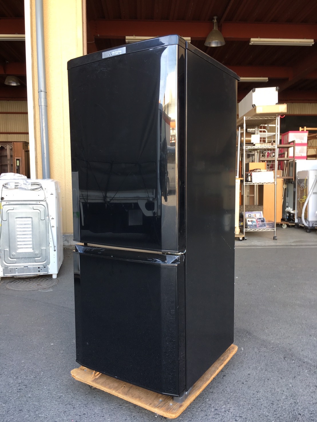 三菱製の冷蔵庫（MR-P15A-B）