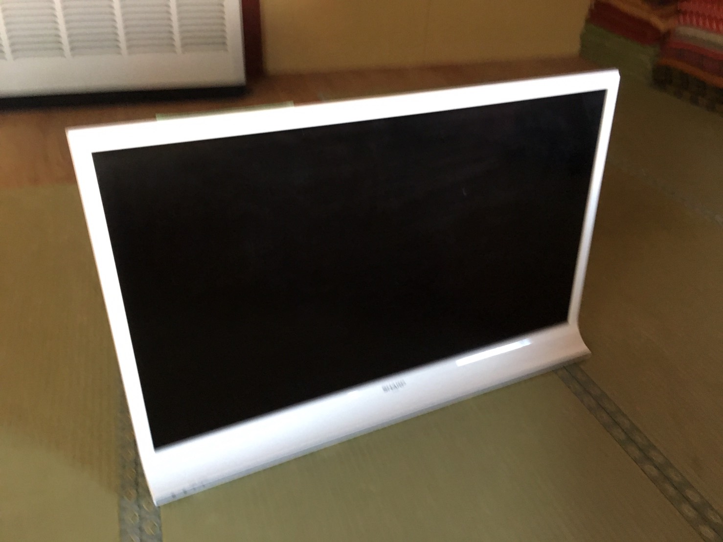 シャープ製の液晶テレビ（LC-40J10）