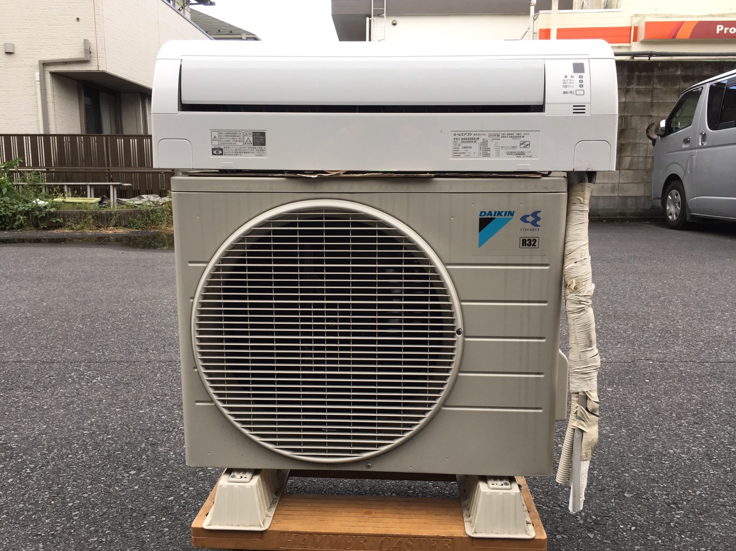 ダイキン製のルームエアコン（AN28SES-W）