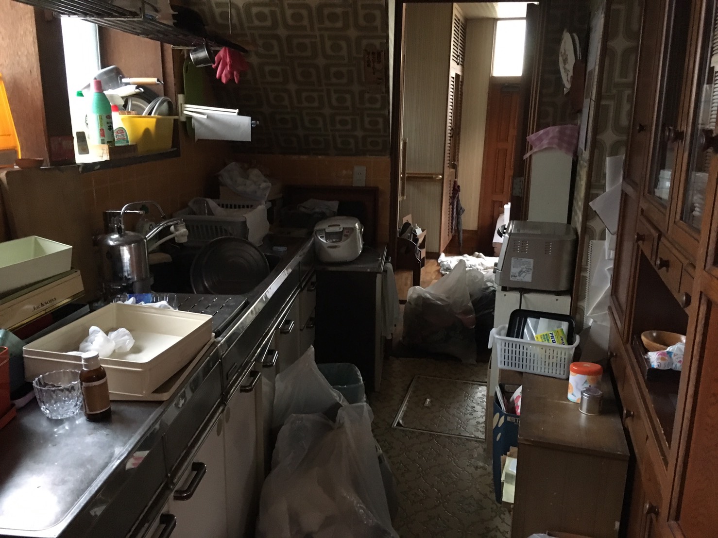 片付け前の台所