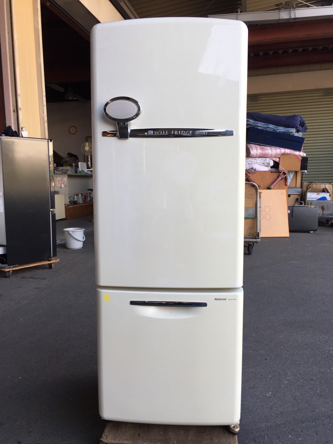 ナショナル製の冷蔵庫（NR-B16RA-W）
