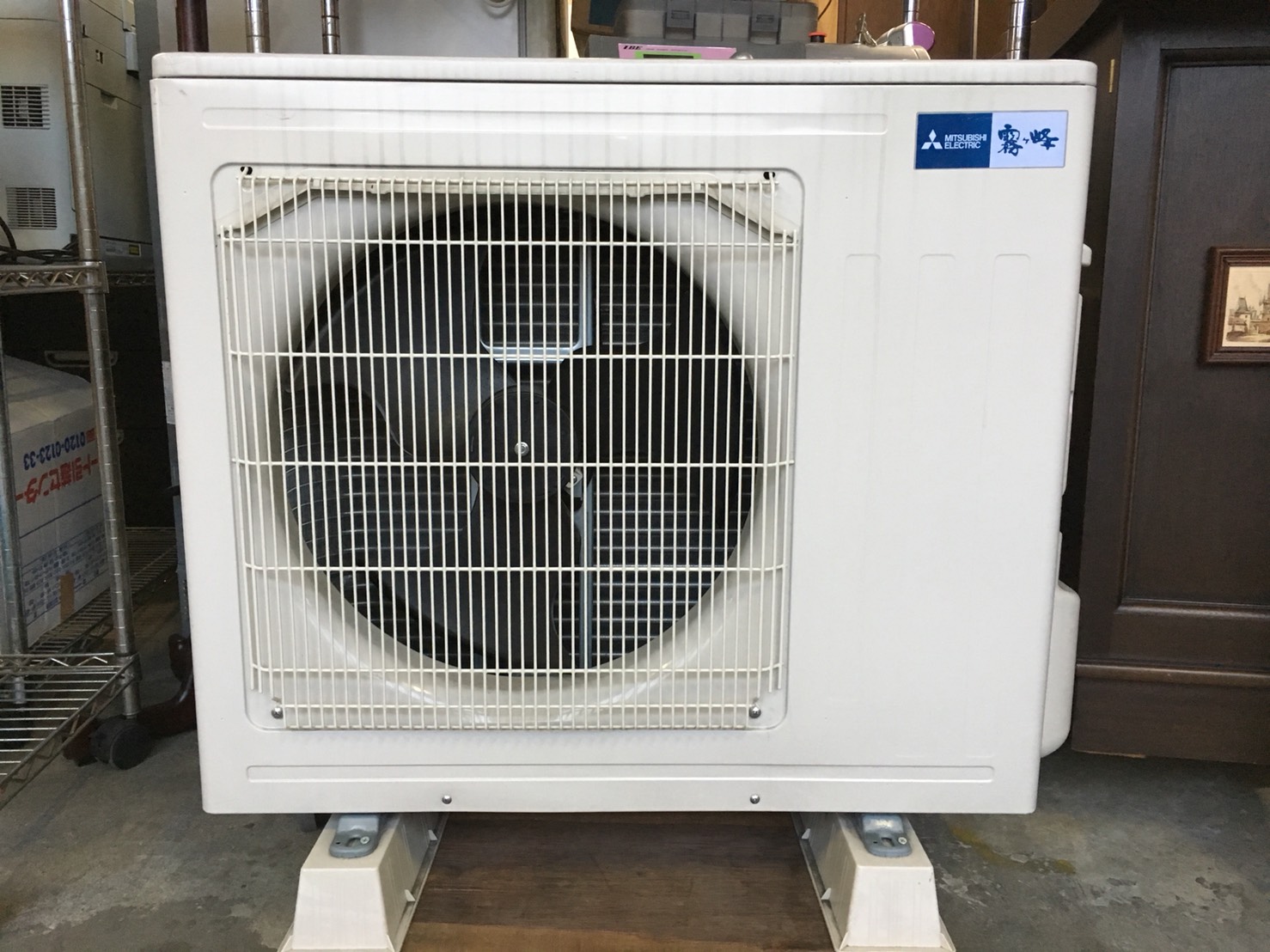三菱製のルームエアコン（MSZ-FZ7116S-W）