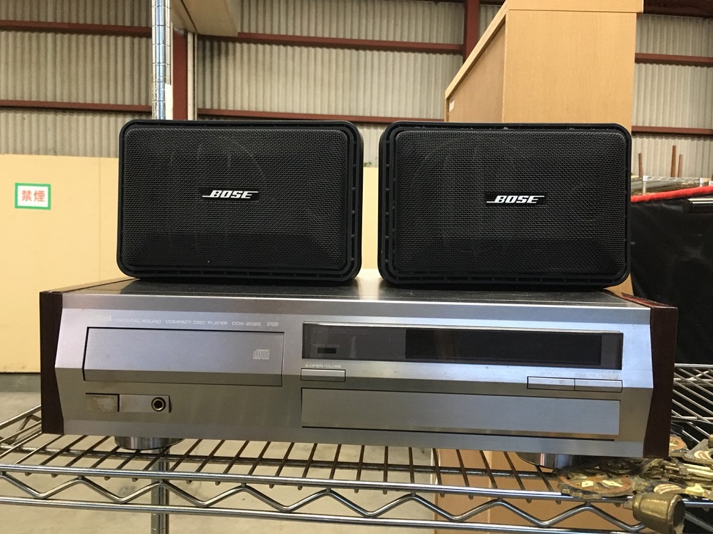 ヤマハ製のCDプレイヤーとスピーカー