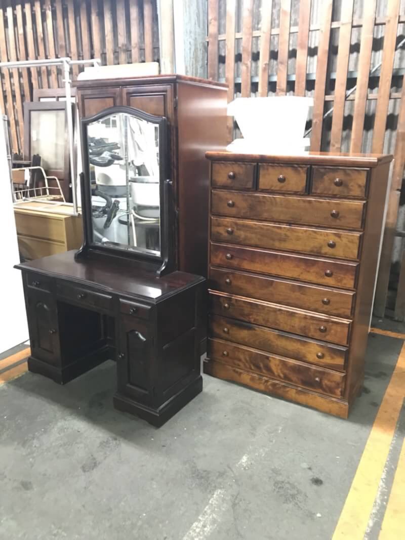ドレッサーと箪笥
