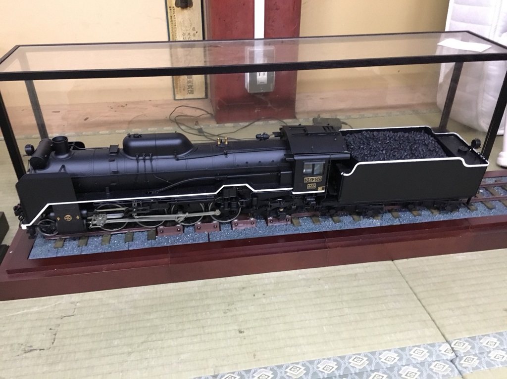 蒸気機関車の鉄道模型（D51-200）