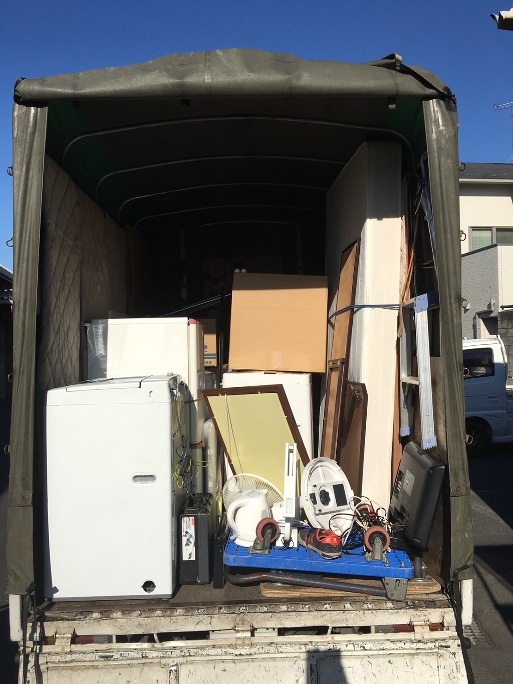 単身引っ越しに伴う家具・家電の回収・処分