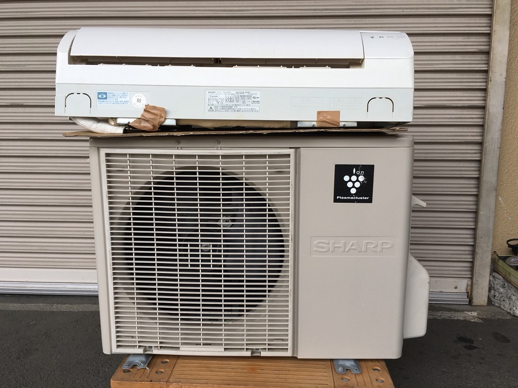 日立製の家庭用ルームエアコン(RAS-W22F)