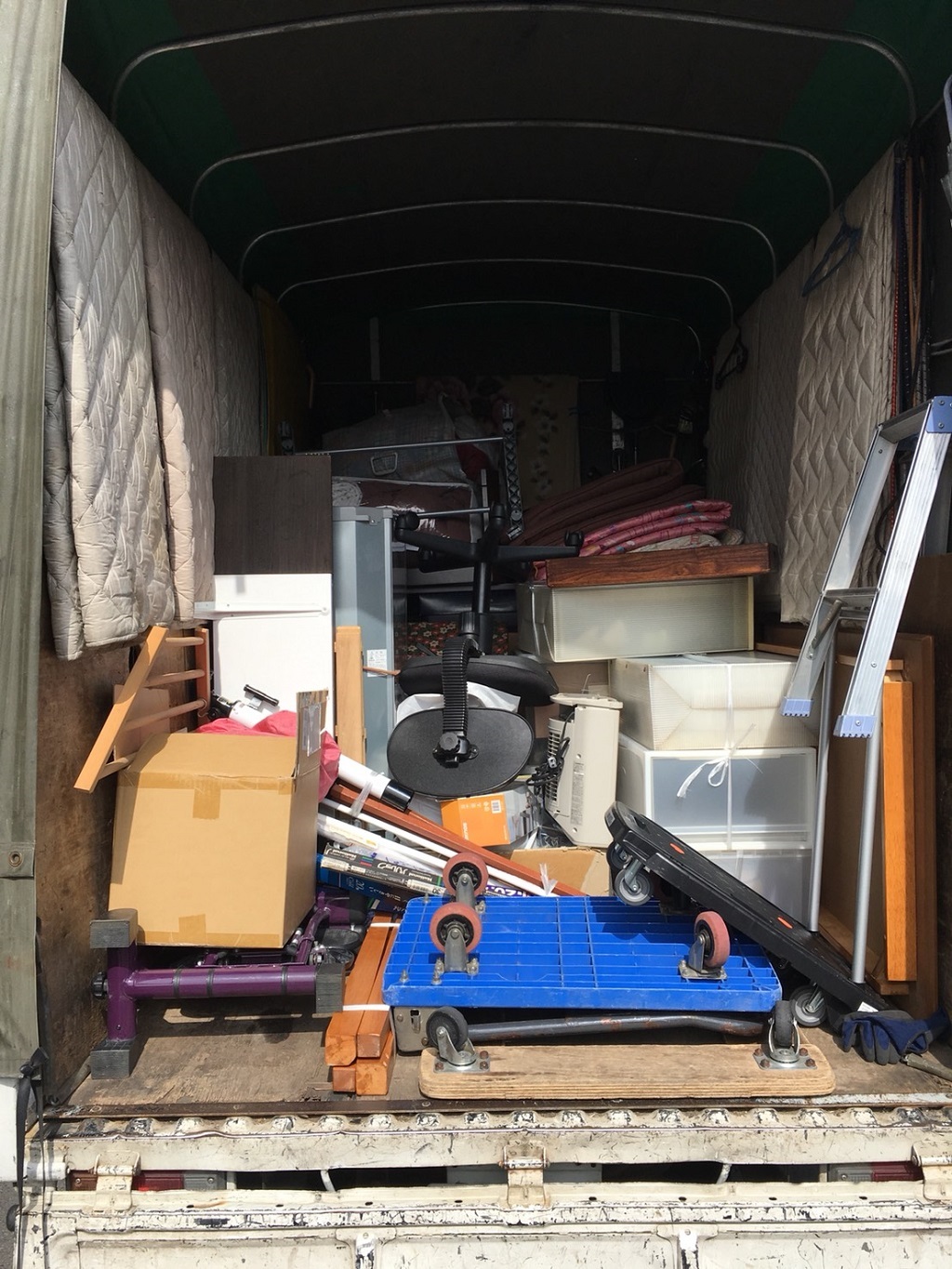 単身引っ越しに伴う家具の回収・処分