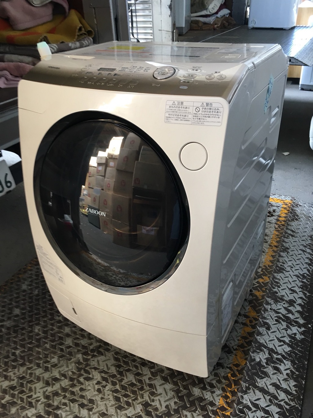 東芝製のドラム式洗濯機（TW-Z96A1L）