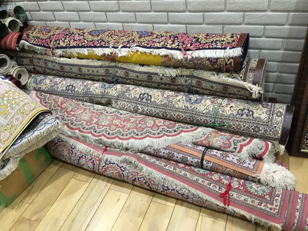 クム・イスファハン産のペルシャ絨毯