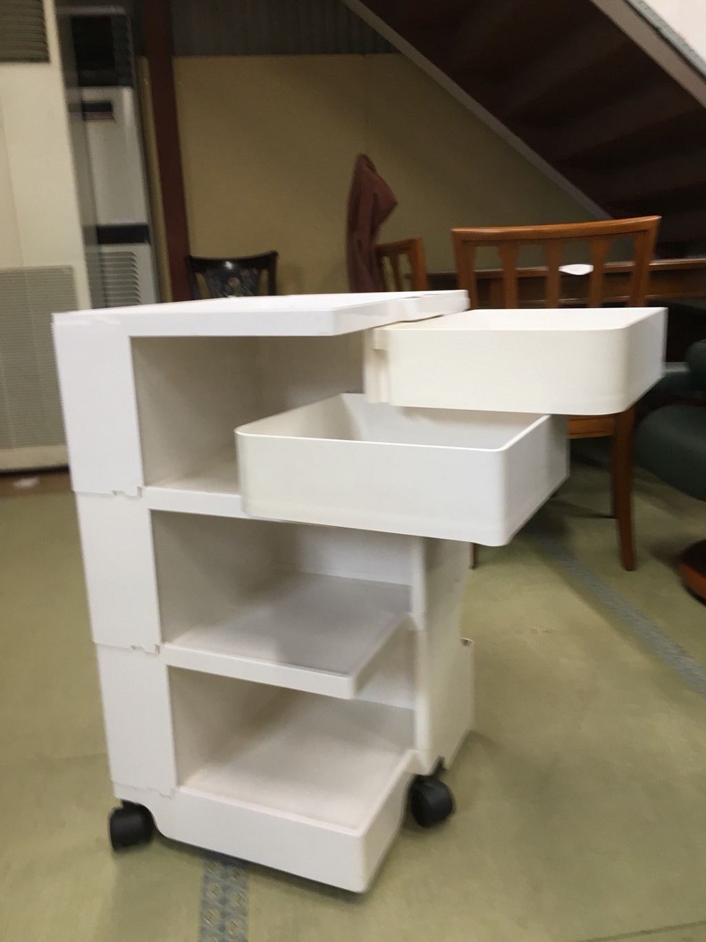 B-LINE（ビーライン）のボビーワゴン3段2トレイ