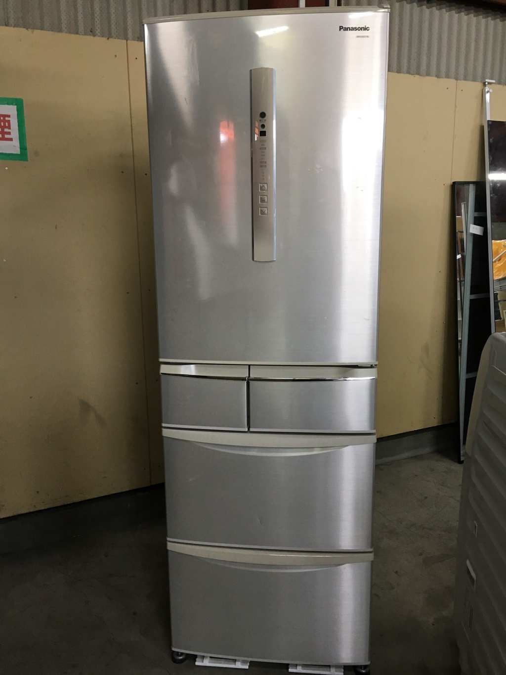 パナソニック製の冷凍冷蔵庫（NR-C32FGML-W）