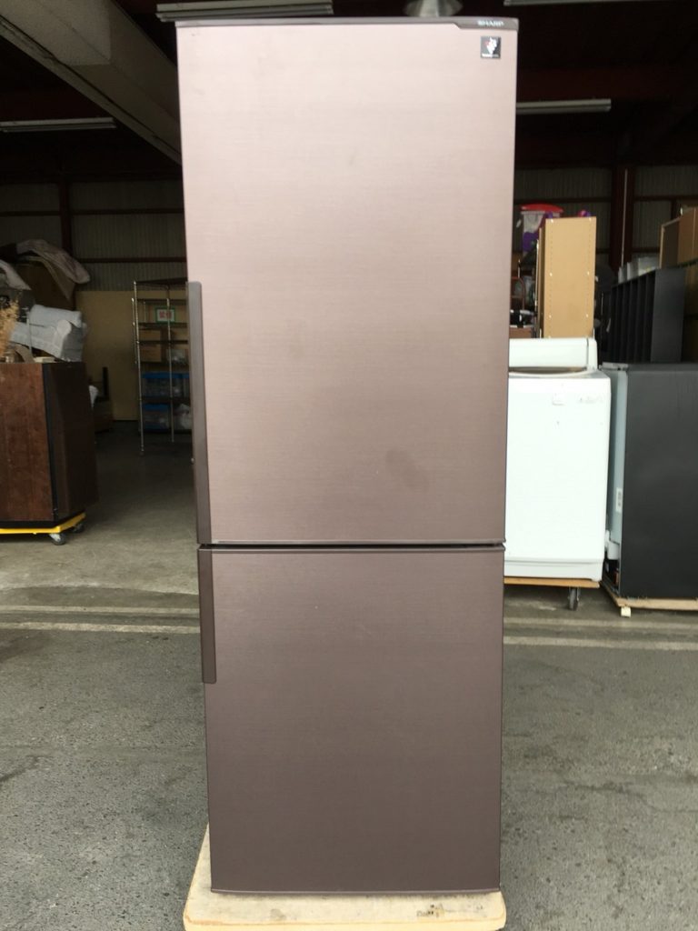 三菱製の2ドア冷蔵庫（MR-P15C-B）