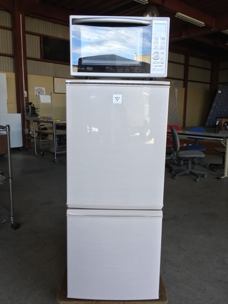 シャープ製の冷蔵庫（SJ-PD14A-C
