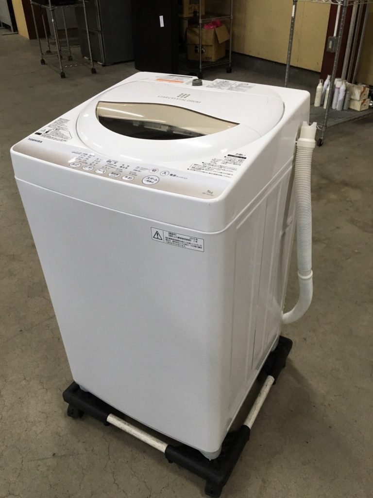 東芝製の洗濯機（AW-5G2）